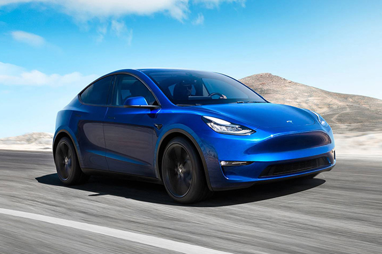 Tesla Tarik Ratusan Ribu Mobil Akibat Gangguan Kamera Mundur, Ini Penyebabnya